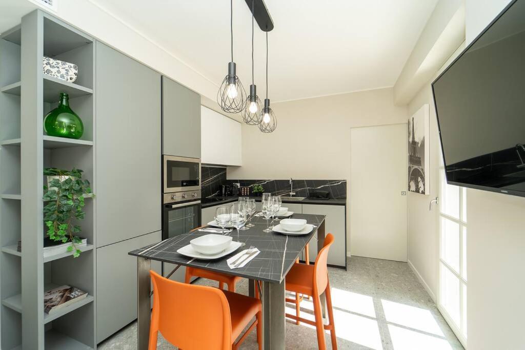 Apt 2 Min From The Cathedral With Private Parking Como Eksteriør billede