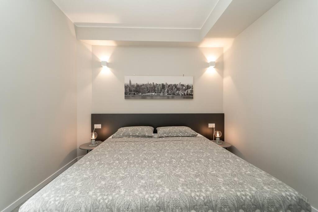 Apt 2 Min From The Cathedral With Private Parking Como Eksteriør billede