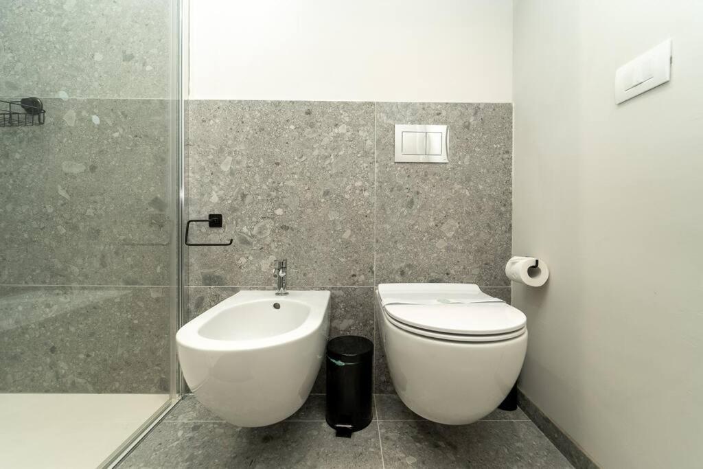 Apt 2 Min From The Cathedral With Private Parking Como Eksteriør billede