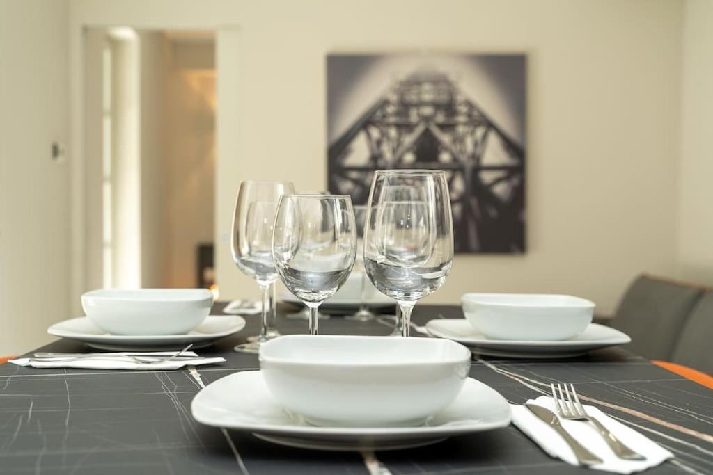 Apt 2 Min From The Cathedral With Private Parking Como Eksteriør billede