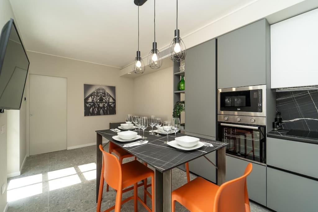 Apt 2 Min From The Cathedral With Private Parking Como Eksteriør billede