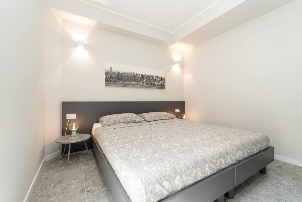 Apt 2 Min From The Cathedral With Private Parking Como Eksteriør billede