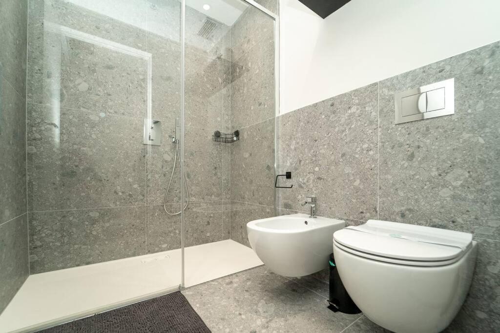 Apt 2 Min From The Cathedral With Private Parking Como Eksteriør billede