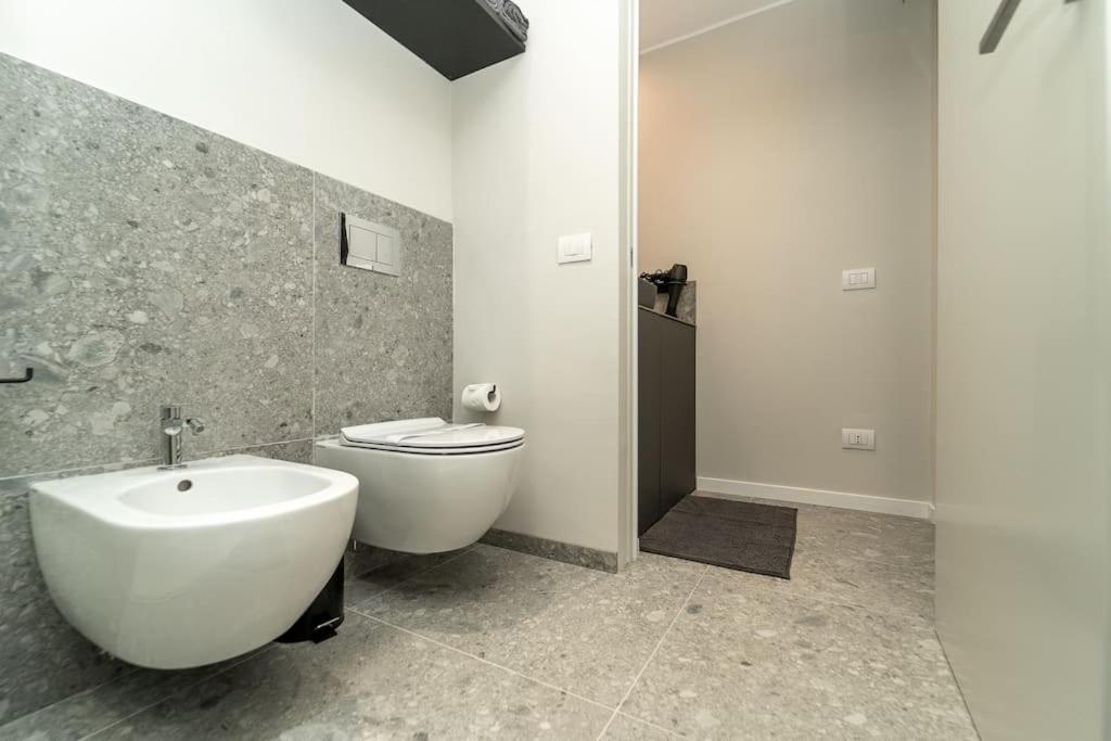 Apt 2 Min From The Cathedral With Private Parking Como Eksteriør billede