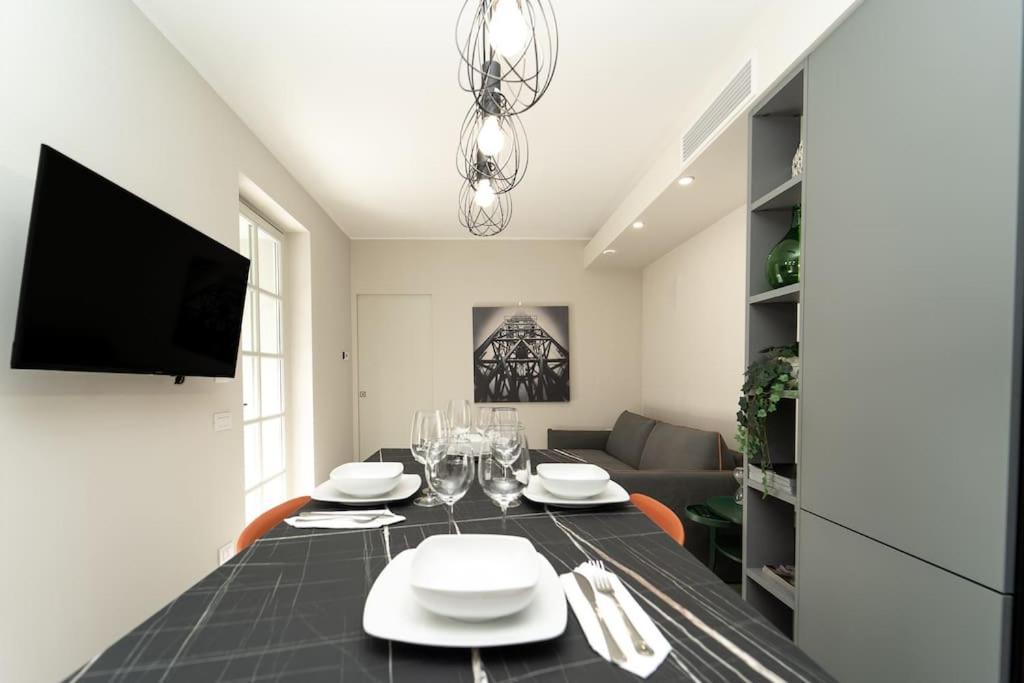Apt 2 Min From The Cathedral With Private Parking Como Eksteriør billede