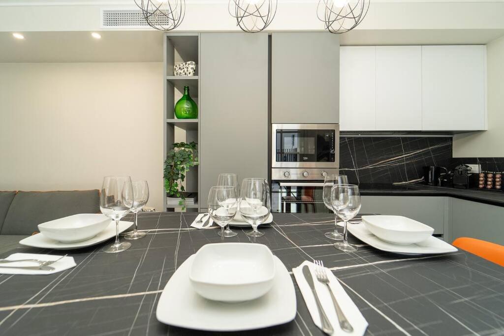 Apt 2 Min From The Cathedral With Private Parking Como Eksteriør billede
